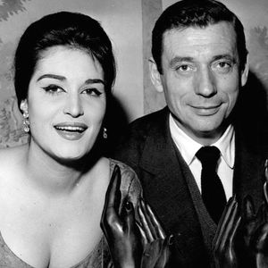 04 janvier 1959 - Paris, France - Au cours d'une cérémonie qui s'est déroulée dans un hôtel parisien hier soir, les chanteurs français Yves Montand, à droite, et Dalida.
Photo par Keystone Press Agency/ZUMA Wire/ABACAPRESS.COM