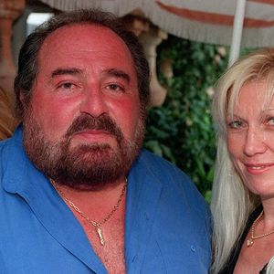 Archives – Richard Anthony et son épouse lors d’un rendez-vous à Saint-Tropez en 1997.
Saint-Tropez, France.
 Bestimage