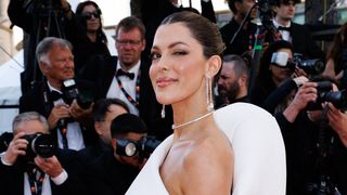 Iris Mittenaere et Antoine Dupont à Cannes, le duo s'est rendu à l’une des soirées les plus chics de la Croisette