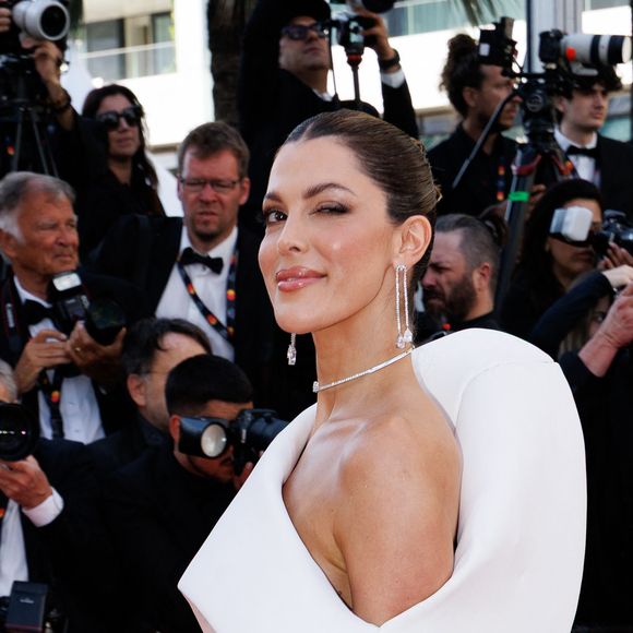 En marge du Festival de Cannes, Iris Mittenaere et Antoine Dupont se sont rendus à l’une des soirées les plus chics de la Croisette.

Iris Mittenaere - Montée des marches du film " Fjord " lors du 79ème Festival International du Film de Cannes. © Jacovides-Moreau / Bestimage