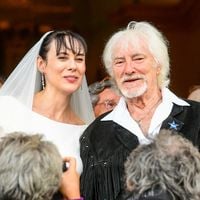 À 97 ans, Hugues Aufray célèbre encore un cap avec sa femme Murielle !