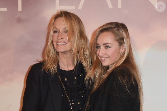 Estelle Lefébure avec sa fille Emma Smet à l'avant-première du film "Holy Lands" au cinéma UGC Normandie à Paris, France, le 4 décembre 2018. © Coadic Guirec/Bestimage