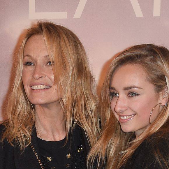 Estelle Lefébure avec sa fille Emma Smet à l'avant-première du film "Holy Lands" au cinéma UGC Normandie à Paris, France, le 4 décembre 2018. © Coadic Guirec/Bestimage