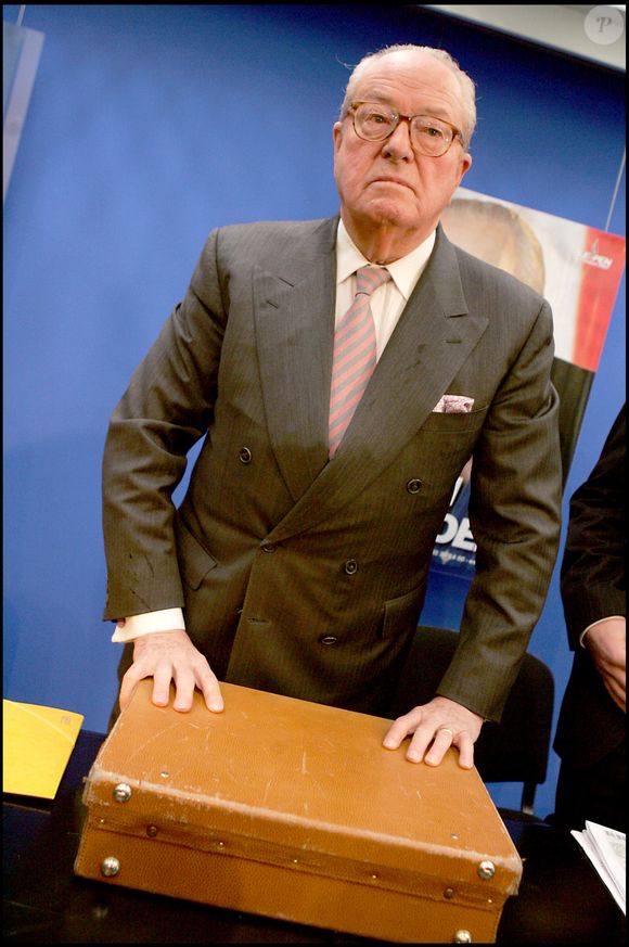 Jean-Marie Le Pen lors d'une conférence de presse à Saint-Cloud
©JEAN LOUIS MACAULT / BESTIMAGE