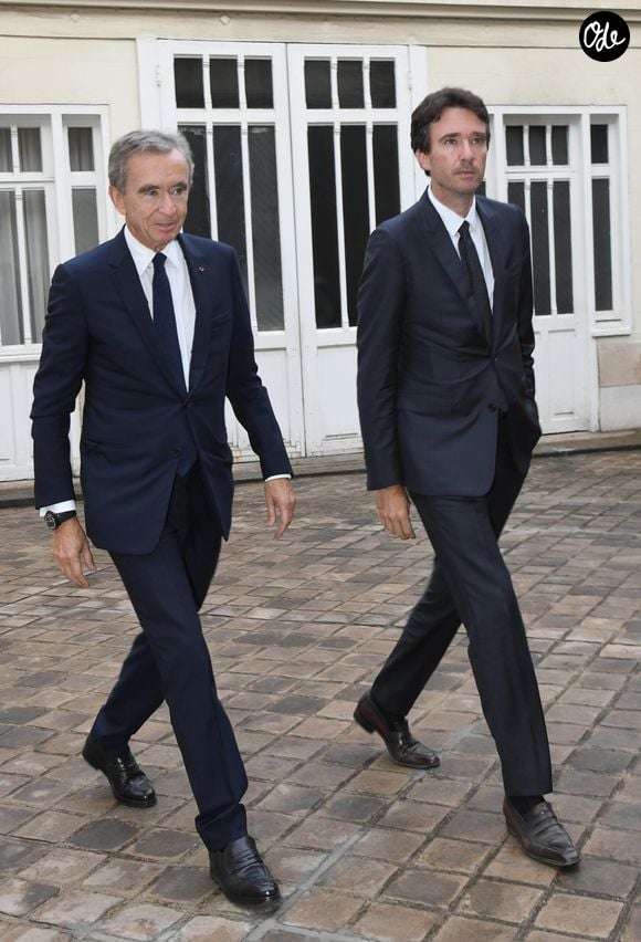 Ce domaine historique, aujourd'hui propriété de Parfums Christian Dior au sein du groupe LVMH, ouvrira exceptionnellement ses portes au public du 16 au 18 octobre 2026. 

Bernard Arnault, PDG de LVMH et son fils Antoine Arnault © Guirec Coadic / Bestimage