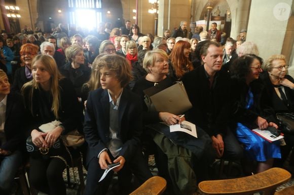 Claude François Jr a tout prévu pour l'héritage qu'il laissera à ses 5 enfants

Claude François Junior (Jr), ses enfants et sa mère Isabelle Forêt lors de la messe hommage à Claude François en l'église Notre-Dame d'Auteuil à Paris le 10 mars 2018.
© CVS / Bestimage