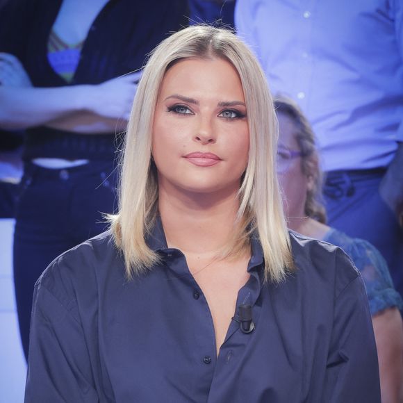 Exclusif - Kelly Vedovelli sur le plateau de l'émission Touche pas à mon poste (TPMP) diffusée en direct sur C8 le 10 octobre 2023.

© Jack Tribeca / Bestimage