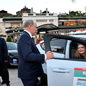 Camille Gottlieb, la fille de la princesse Stéphanie et de Jean Raymond Gottlieb, est au départ du 9ème E-Rallye de Monte-Carlo, en tant que co-pilote de son amie Margaux Grundstein au volant d'une volvo, sur la place du Casino à Monaco, le 15 octobre 2025. © Bruno Bebert / Bestimage