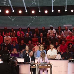 Exclusif - Olivier Dartigolles, Valérie Benaim, Jordan Deluxe, Polska, Matthieu Delormeau, sur le plateau de l'émission TBT9 (Tout beau tout n9uf) présentée par C.Hanouna, et diffusée en direct sur W9, Paris, France, le 19 novembre 2025. © Jack Tribeca / Bestimage