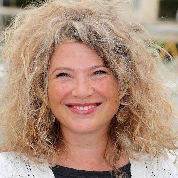 Cécile Bois, qui a notamment gagné en notoriété en jouant dans la série "Candice Renoir" sur France 2, est cette fois-ci à retrouver dans le téléfilm "Le Goût du crime", ce mercredi soir, sur la deux toujours. Ainsi, voici ici une opportunité d'en apprendre davantage sur cette mère de deux enfants.

Cécile Bois - Photocall du film "Signalements" lors de la 26ème Edition du Festival de la Fiction de La Rochelle. 
© Patrick Bernard / Bestimage