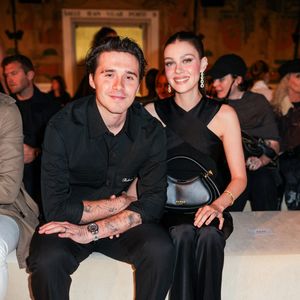 En légende, il écrit : "Mon monde entier x Je t'aimerai pour toujours x Je te choisirai toujours bébé x Tu es la personne la plus incroyable que je connaisse xx. Toi et moi pour toujours bébé". 

Brooklyn Beckham et sa femme Nicola Peltz - Personnalités au défilé de mode printemps-été 2025 "Balmain" lors de la fashion week de Paris. Le 25 septembre 2024
© Lucia Sabatelli / Bestimage