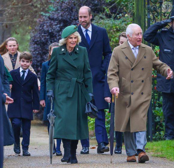 Prince Louis, Princesse Charlotte, Prince George, Camilla Parker Bowles, reine consort d'Angleterre, Le prince William, prince de Galles,  Le roi Charles III d'Angleterre - La famille royale britannique se rend à la messe de Noël à Sandringham le 25 décembre 2024. ALPHA AGENCY / BESTIMAGE