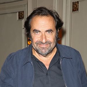 À 16 ans, il avait rencontré une adolescente prénommée Chantal lors d’une colonie dans la vallée de Briançon.

André Manoukian à la générale de la pièce "Un léger doute" au théâtre de la Renaissance à Paris le 29 septembre 2023. © Coadic Guirec / Bestimage