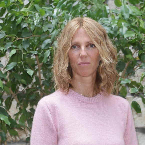 Sa fille Suzanne Lindon était présente lors du vernissage.

Sandrine Kiberlain - Photocall du film "Ni Vue, Ni Connue" lors de la 19ème édition du festival du film francophone d'Angoulême, le 25 août 2026. © Coadic Guirec / Bestimage