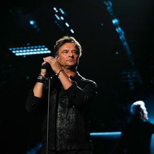Exclusif - David Hallyday chante "Sang pour sang" en duo virtuel avec son père Johnny en utilisant l'IA - Enregistrement de l'émission "Les disques d'or de l'année" au Dôme de Paris, présentée par E.Gossuin et diffusée le 24 décembre à 21h10 sur M6
© Christophe Clovis / Bestimage