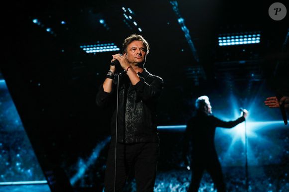 Exclusif - David Hallyday chante "Sang pour sang" en duo virtuel avec son père Johnny en utilisant l'IA - Enregistrement de l'émission "Les disques d'or de l'année" au Dôme de Paris, présentée par E.Gossuin et diffusée le 24 décembre à 21h10 sur M6
© Christophe Clovis / Bestimage