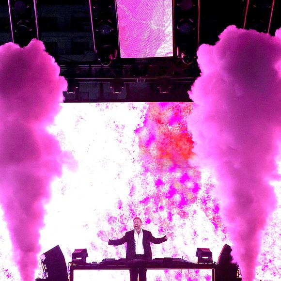 En commentaires, Cathy Guetta écrit: "C'était tellement émouvant de te voir si heureuse, regardant papa ! " Un premier Coachella inoubliable pour Angie.

Le 10 mai 2025, Huntington Beach, Californie, États-Unis. David Guetta se produit sur scène lors de l'émission iHeartRadio's 102.7 KIIS FM Wango Tango.

© Casey Flanigan/SOPA Images via ZUMA Press Wire