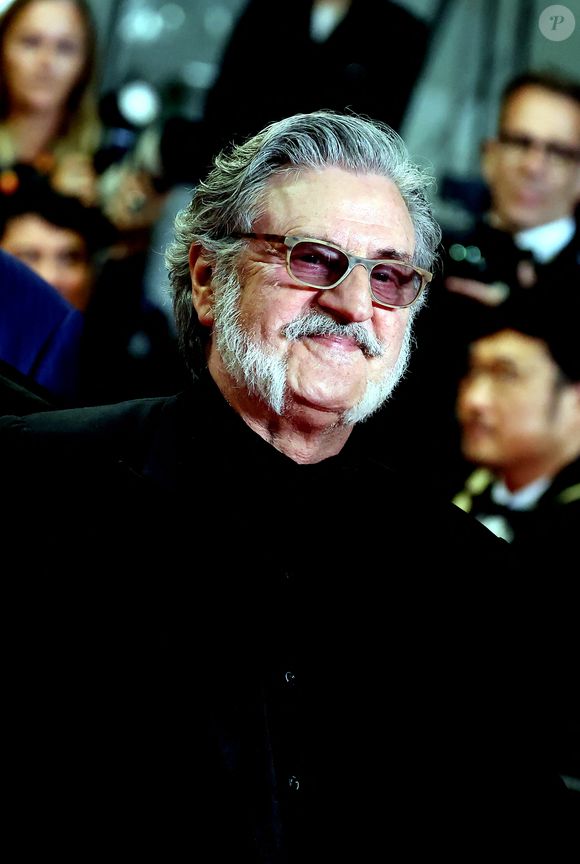 Daniel Auteuil - Montée des marches du film " L'objet du délit " lors du 79ème Festival International du Film de Cannes, le 22 mai 2026. © Jacovides-Moreau / Bestimage
