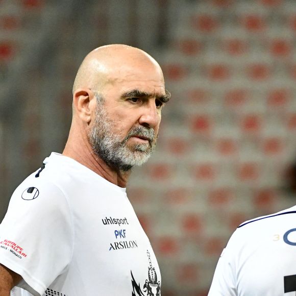 L'acteur y partage son temps entre sa vie de famille et son agence de voyages liée au football, Looking FC.

Eric Cantona et Fabien Barthez - Match des Légendes, la rencontre qui mêle le football et le rugby au profit de l'association de P. Olmeta (ancien gardien de but et co-fondateur de l'association), "Un sourire, un espoir pour la vie" s'est déroulé à Nice à l'Allianz Riviera, le 26 septembre 2022. L'association de P. Olmetta est engagée en faveur des enfants atteints de cancer ou de maladie orpheline. © Bruno Bebert/Bestimage