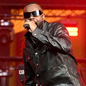 Gims - Diffusion en direct de l'émission de Radio Nova La derniere avec Guillaume Meurice - Fête de l'Huma 2025 sur l'ancienne base aerienne 217 du Plessis Pate.