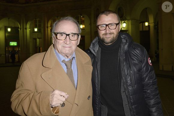 En souvenir de son papa disparu en 2020, son fils Alexandre se rend souvent à Peillon pour déjeuner aux Plaisirs. 

Claude Brasseur et son fils Alexandre - Générale de la pièce "La porte à côté" au Théâtre Édouard VII à Paris, le 10 fevrier 2014. © COADIC GUIREC / BESTIMAGE
