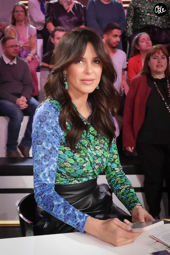 Elle partage ainsi son expérience en personne et en interview, 

Exclusif - Sophie Coste - Sur le plateau de l’émission TPMP People, enregistrée le 17/02/2023, présentée par M.Delormeau et diffusée le 18/02/2023 - Paris le 17/02/2023 - © Jack Tribeca / Bestimage