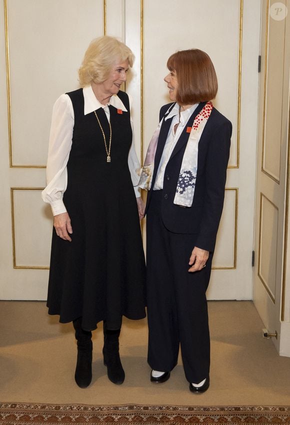 La reine Camilla (à gauche) reçoit Madame Gisèle Pelicot (au centre) et Jean-Loup Agopian (à droite) lors d'une audience à Clarence House à Londres. Date de la photo : lundi 23 février 2026.
Aaron Chown/PA Wire : Aaron Chown/PA Wire