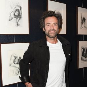 Romain Duris lors de l'inauguration de l'exposition "Feroce" de Romain Duris à l'espace Franquin lors du festival du film francophone de Angoulême le 24 août 2021.

© Coadic Guirec / Bestimage