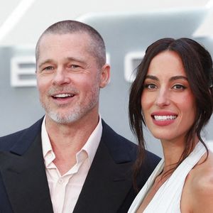 Brad Pitt et Ines de Ramon arrivent sur le tapis rouge de la première mondiale de "F1" d'Apple Original Films & Warner Bros. Pictures à Times Square à New York City. Photo by John Angelillo/UPI/ABACAPRESS.COM