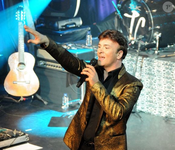 Le chanteur portugais Tony Carreira se produit en direct au Casino de Paris à Paris, France, le 11 mars 2016. Photo by Alain Apaydin/ABACAPRESS.COM