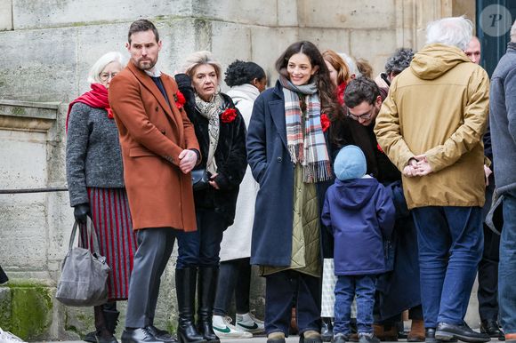 Gabrièle Laborde, la fille de la défunte - Arrivées aux obsèques de C.Laborde en l’église Saint-Roch à Paris, le 6 février 2025. Décédée le 28 janvier 2025 à l'âge de 73 ans, l'ancienne présentatrice météo de TF1 (1988 - 2017) était atteinte de la maladie neurodégénérative à corps de Lewy.
© Jacovides - Moreau / Bestimage