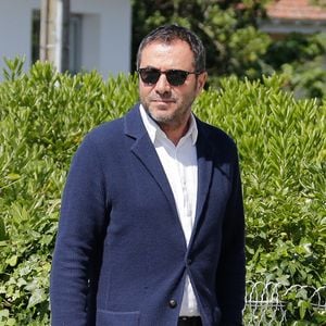 Bernard Montiel assistant au mariage de Laura Smet et Raphael Lancrey Javal au Cap Ferret, en France, le 15 juin 2019. Aujourd'hui, c'est aussi l'anniversaire de Johnny Hallyday. Photo by ABACAPRESS.COM