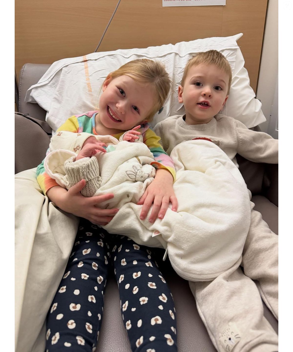 Photo : Il s'agit d'une petite fille prénommée Lily-Rose. Jérôme et Lucile ( L'amour est dans le pré) ont accueilli leur troisième bébé : une petite  fille appelée Lily-Rose. - Purepeople