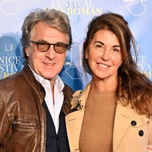 À 70 ans, François Cluzet a profondément changé son quotidien.
François Cluzet et sa femme Narjiss Slaoui-Falcoz au photocall lors de la 4ème édition du festival Cinéroman à Nice. © Bruno Bebert / Bestimage
