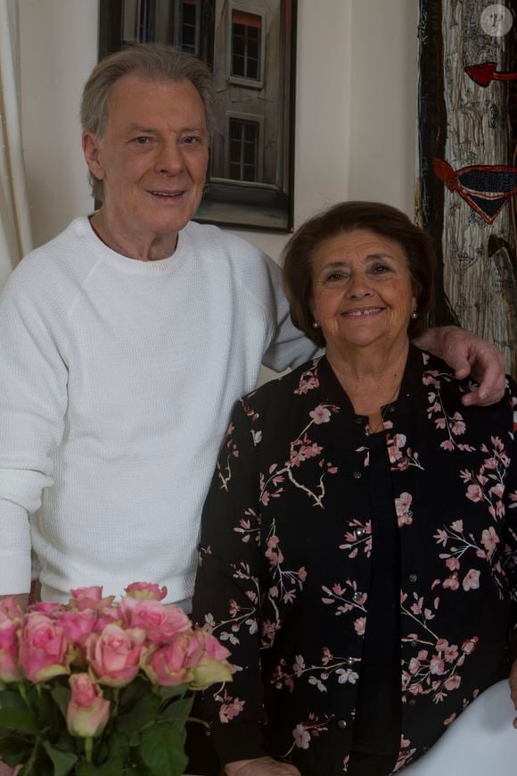 Cléo s'est confiée à Paris Match sur l'arrangement que le couple a eu au début de la carrière de Herbert.

Herbert Leonard et sa femme Cléo chez eux à Barbizon le 2016/12/2016  

Photo : JLPPA / Bestimage
