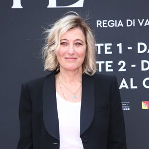 Au cours d'une interview avec nos confrères de Paris Match, celle qui a reçu le César du meilleur espoir féminin en 1994 pour Les gens normaux n'ont rien d'exceptionnel a ainsi évoqué sa fille avec qui elle a passé de précieux moments d'intimité.

Photocall de la série "L’arte della gioia-" à Rome le 30 mai 2024.