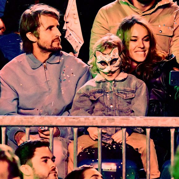 Elodie Fontan et Philippe Lacheau sont les heureux parents d'un petit Raphaël

Philippe Lacheau, l'acteur, réalisateur, scénariste et animateur français venu en famille, avec sa femme Elodie Fontan et leur fils Raphaël, durant le premier corso carnavalesque illuminé du Carnaval de Nice "Roi de la Pop Culture" © Bruno Bebert/Bestimage