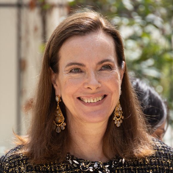 Carole Bouquet arrivant au défilé Chanel dans le cadre de la semaine de la mode haute couture le 08 juillet 2025 à Paris, France. Photo by Nasser Berzane/ABACAPRESS.COM