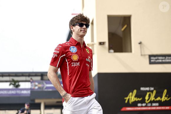 ABU DHABI, EMIRATS ARABES UNIS - 5 DECEMBRE : Arthur Leclerc de Monaco et la Scuderia Ferrari arrivent sur la piste pendant les essais avant le Grand Prix de F1 d'Abu Dhabi au circuit Yas Marina le 5 décembre 2025 à Abu Dhabi, Emirats Arabes Unis.