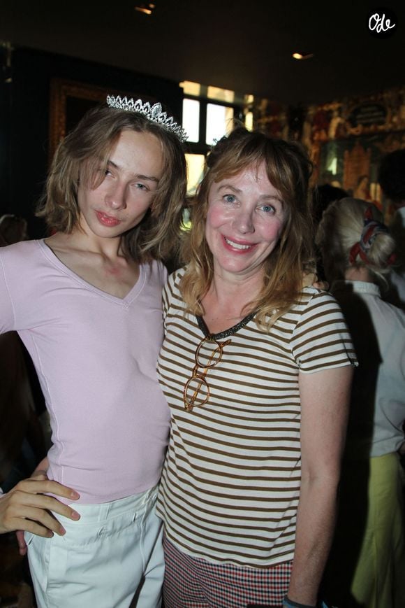 Exclusif - Julie Depardieu et son fils Billy Blanchard - Défilé Marie Beltrami au Serpent à Plumes à Paris, le 22 septembre 2026. 

© Philippe Baldini/Bestimage