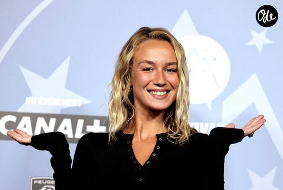 Zoé Marchal - Tapis rouge lors du 29ème Festival International du Film de Comédie de l'Alpe d'Huez le 22 Janvier 2026. 

© Dominique Jacovides/Bestimage