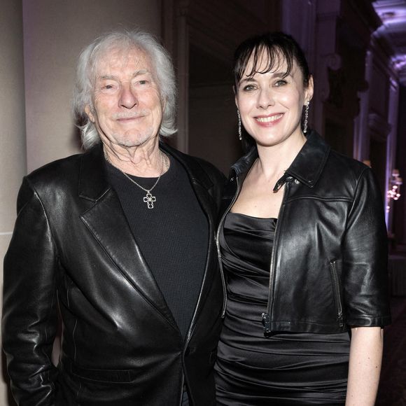En pleine tournée, Hugues Aufray, âgé de 95 ans, est revenu sur sa relation avec sa jeune épouse Muriel, de 45 ans sa cadette dans "Sept à Huit" 


Hugues Aufray et son épouse Muriel assistent au Gala des Stethos d'or 2024 à l'Hôtel George V, France. Photo by David NIVIERE/ABACAPRESS.COM