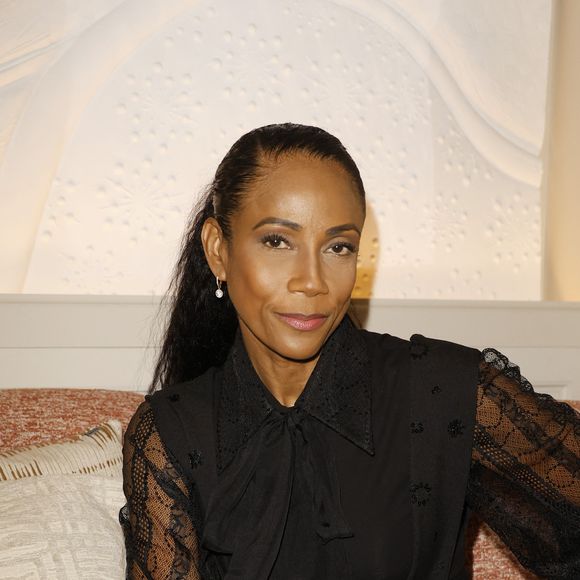 Figure incontournable de la chaîne d'information en continu, Christine Kelly a dû déserter le plateau de son émission phare. 

Christine Kelly - M.Gargia (Président fondateur des Prix "The Best") et C.Rizh (Présidente du Rallye des Grâces) ont organisé un dîner et une vente aux enchères caritative pour fêter Noël au restaurant "La Baia" à Paris
© Christophe Aubert via Bestimage