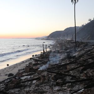 Vues générales de la Pacific Coast Highway et de ce qui reste du restaurant Moonshadows après les incendies dans la région de Los Angeles - Malibu, CA  



Photo : Malibu PCH / Backgrid USA / Bestimage