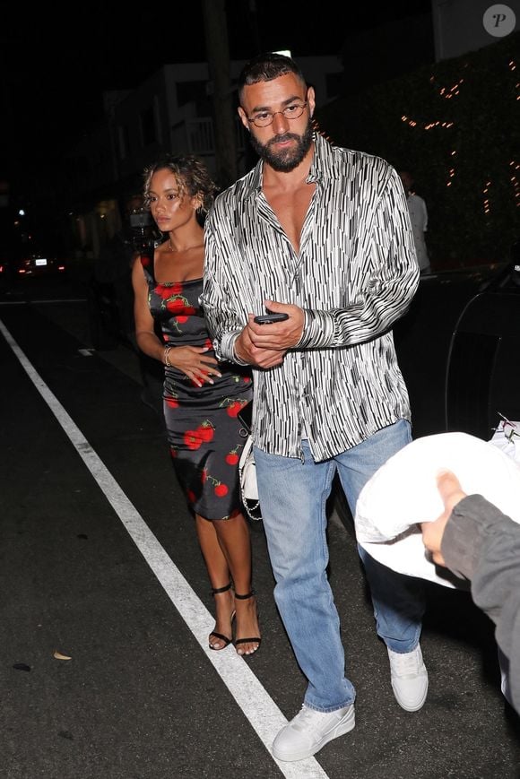 En 2022, c’est avec Jordan Ozuna, mannequin du Maryland, que Karim Benzema s’affiche...

Exclusif - Karim Benzema et Jordan Ozuna quittent le restaurant "Giorgio Baldi" à Santa Monica, après un dîner romantique, le 27 juillet 2022. Photographe : Backgrid USA / Bestimage