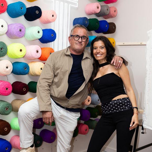 Exclusif - Christophe Dechavanne et sa fille Ninon Dechavanne à l'inauguration de la boutique de Ninon Dechavanne un Tufting Studio, un atelier dédié à l'exploration créative,où chacun peut s'initier à l'art du Tufting et concevoir sa propre œuvre, à Paris, France, le 11 septembre 2025. © Julien Sarkissian/Bestimage