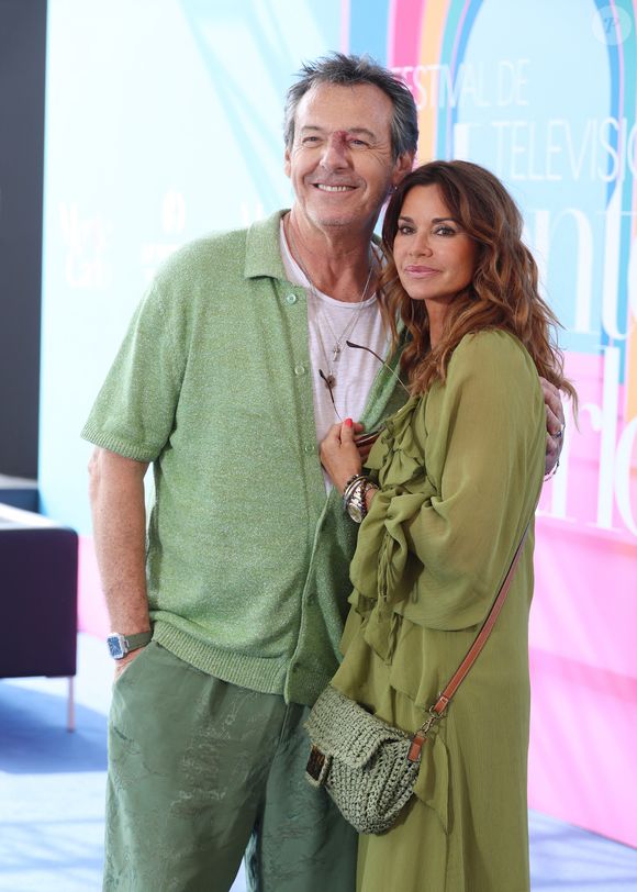 Jean-Luc Reichmann et Ingrid Chauvin - Photocall de "Demain nous appartient" (DNA) lors du 64ème Festival de Télévision de Monte Carlo au Grimaldi Forum de Monaco le 14 juin 2025. © Denis Guignebourg / Bestimage
