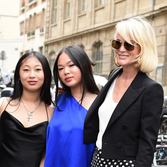 Marc Veyrat, Laeticia Hallyday et ses filles Jade et Joy à leur arrivée au mariage de Claude Lelouch à la mairie du 18ème à Paris. Le 17 juin 2023 ©Agence / Bestimage