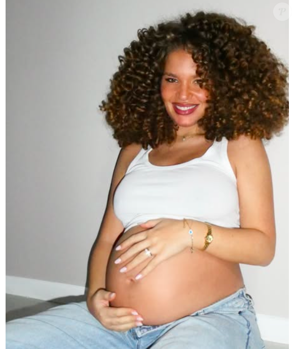 Léa Haddad officialise sa grossesse sur son compte Instagram le 29 décembre 2025.