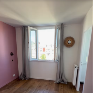 Il y vivait seul depuis sa rupture

Hugo Manos annonce qu'il va quitter son appartement du 18e arrondissement de Paris - Instagram, le 18 juin 2025